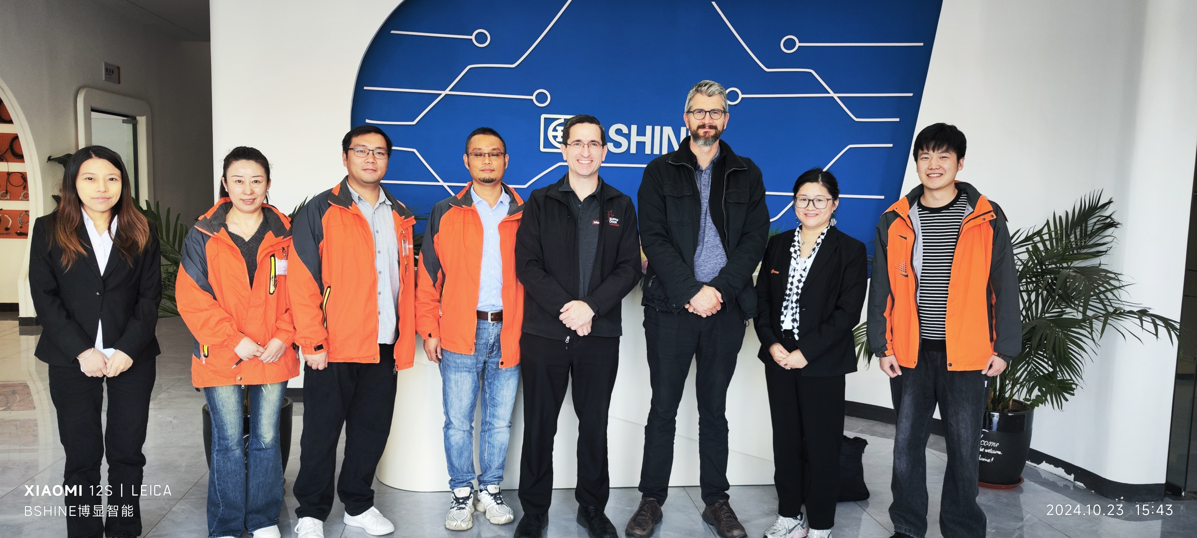 Kanadischer Kunde besucht Fabrik in Anhui Bshine, um Produktdesign-Forschung und -Entwicklung sowie Machbarkeitsstudien zu besprechen